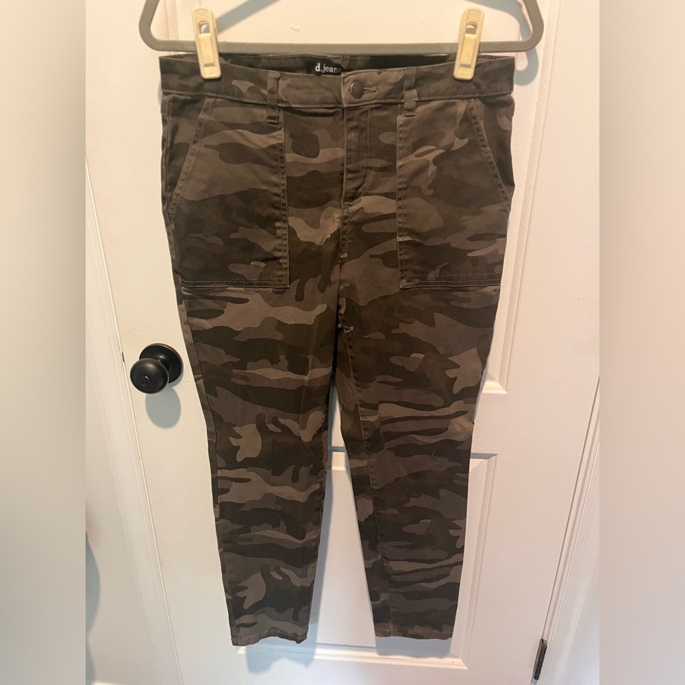 d. jeans Olive Green Camo Pants
